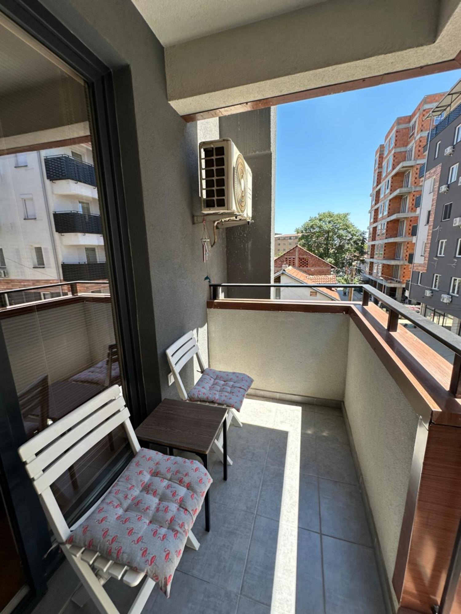 Ira'S 2 Bedroom Central Place With Private Parking Skopje Exterior photo