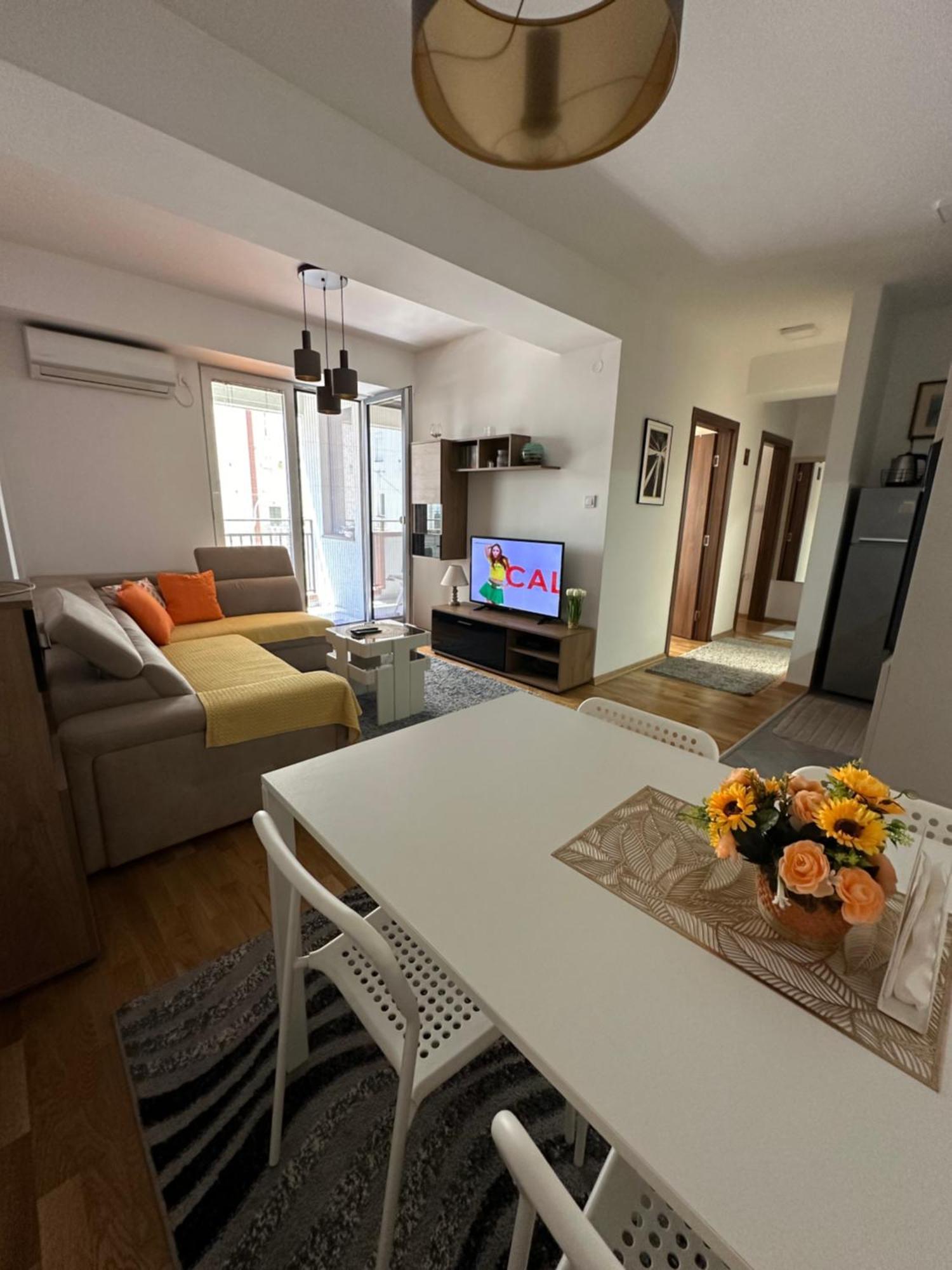 Ira'S 2 Bedroom Central Place With Private Parking Skopje Exterior photo